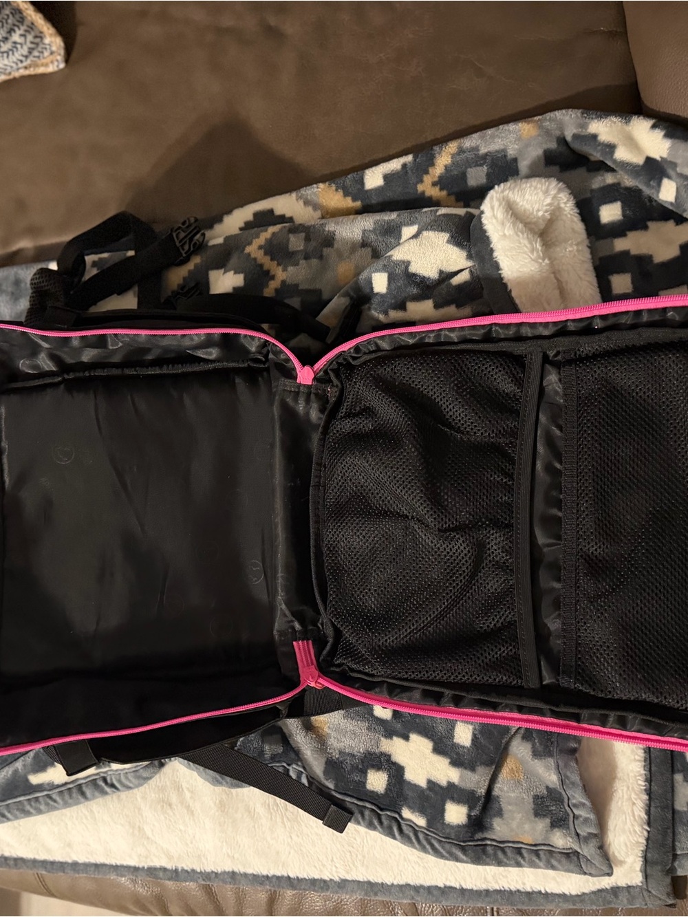 Wolfpak 25L Black & Pink Tactical Backpack - Trust Your Instincts - Picture 2 of 9